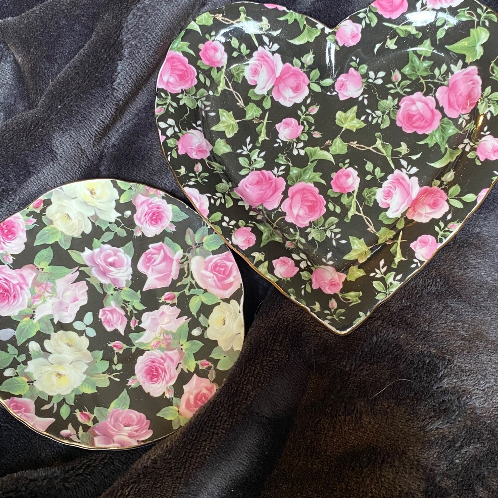 Vintage Black Heart Shaped Trinket Plate w/ Pink Roses - Picture 4 of 6